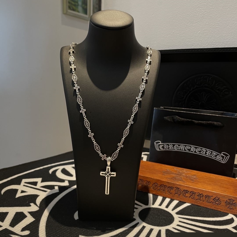 Ch**me He**ts necklaces